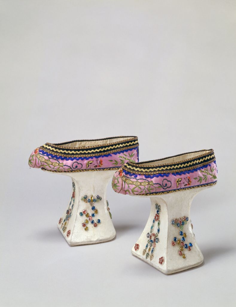 图片[1]-Snow blue satin embroidered bamboo butterfly flowerpot sole shoes-China Archive